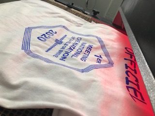 Sérigraphie sur Tee-shirt passage sous tunnel pour la polymérisation de l'encre Plastisol